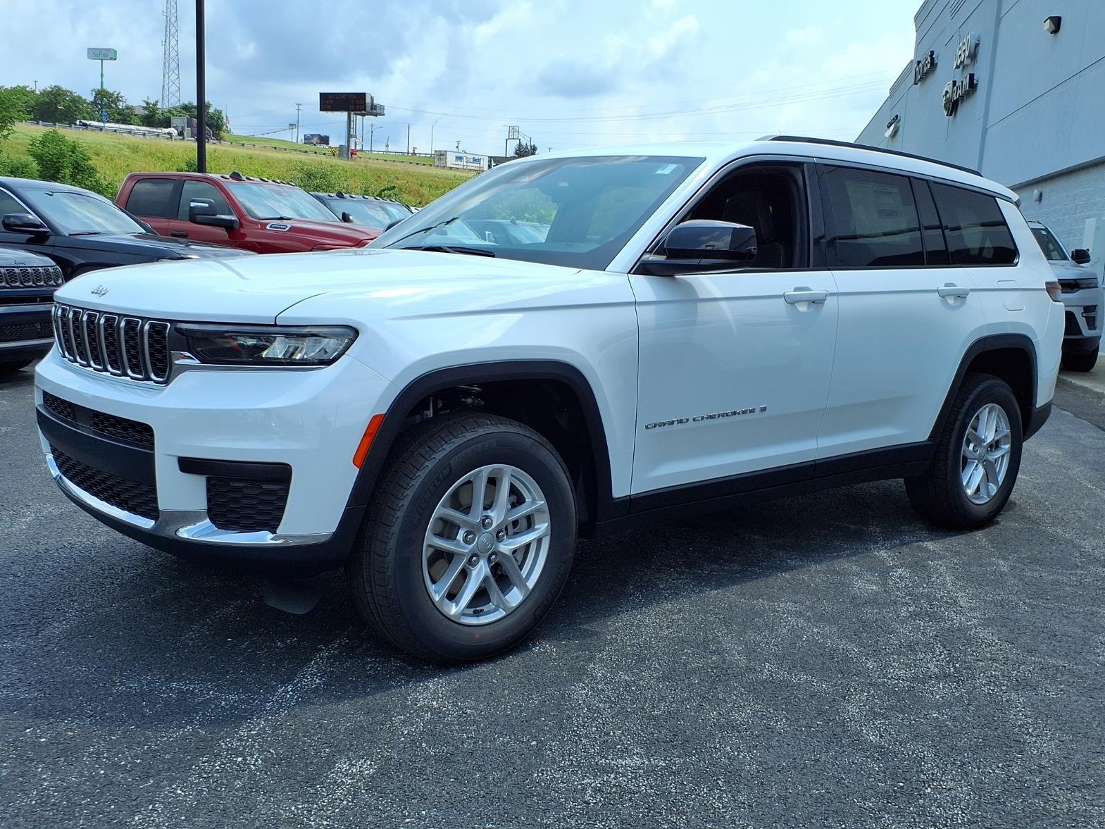New 2026 Bright White Clear-Coat Exterior Paint Jeep Laredo X image 1