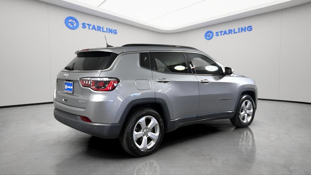 Used 2020 Silver Jeep Latitude FWD image 9