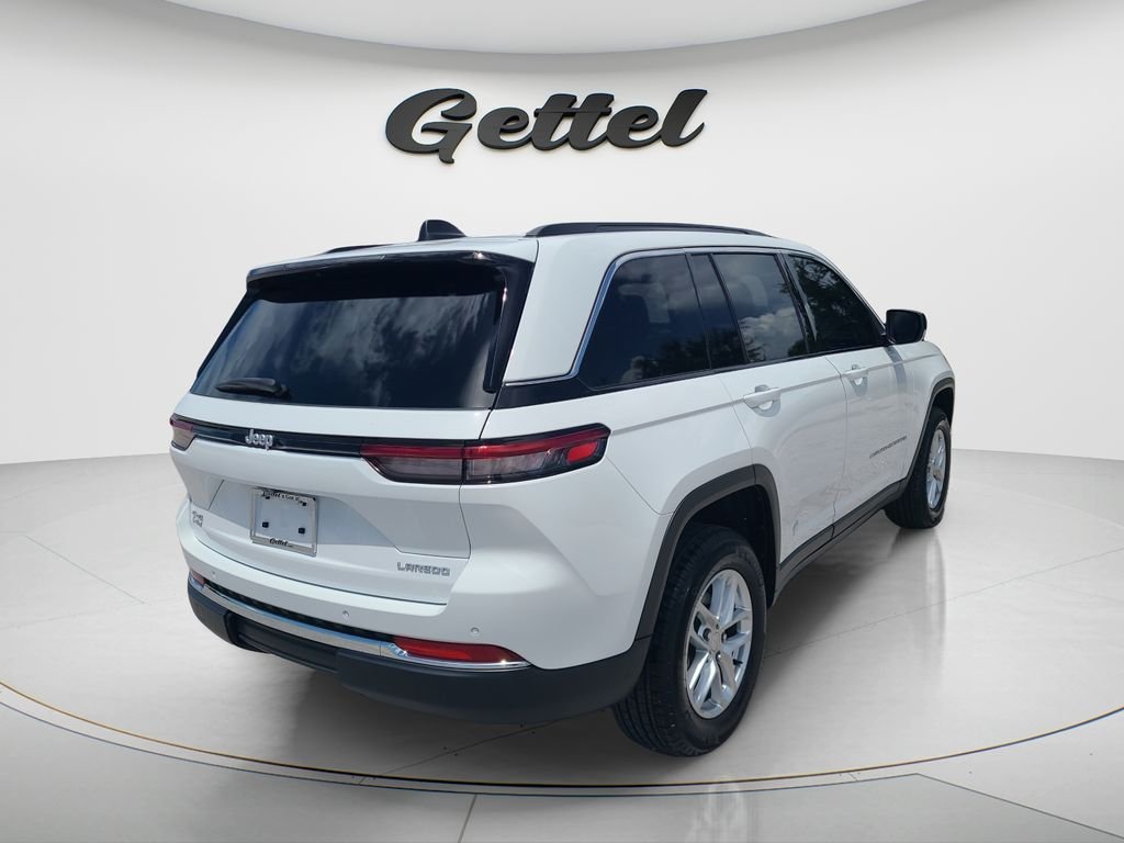 Used 2025 White Jeep Laredo X image 5