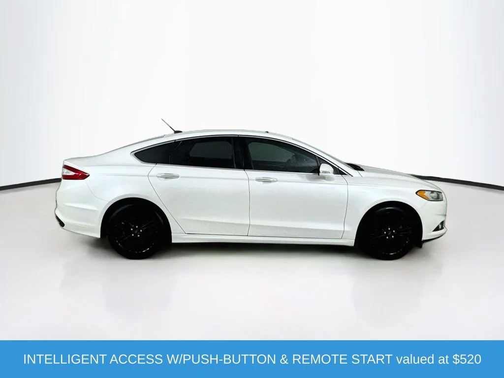Used 2016 White Platinum Clearcoat Metallic Ford SE image 9