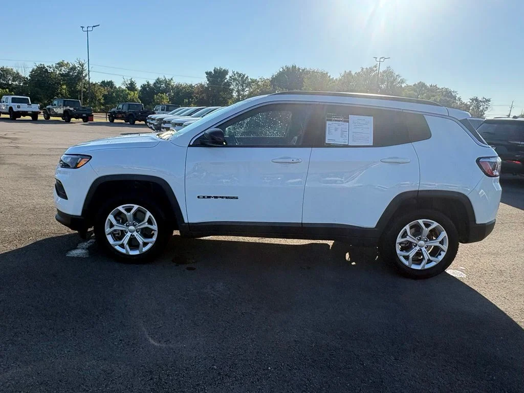 Used 2024 White Jeep Latitude image 4