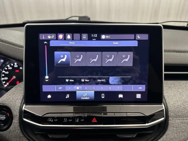 Used 2022 Black Jeep Latitude Lux image 19