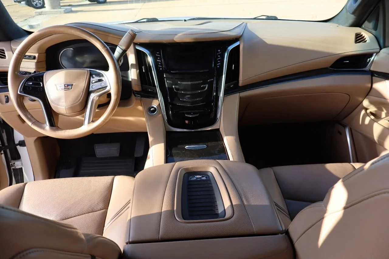 Used 2019 Crystal White Tricoat Cadillac Platinum image 12
