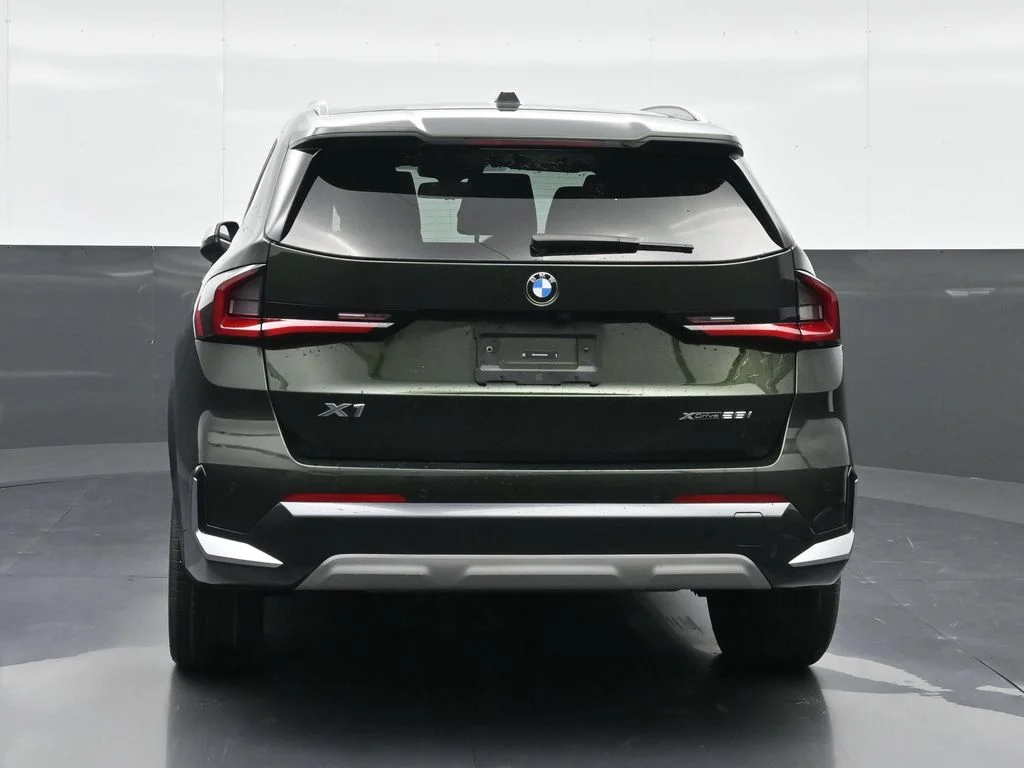 Used 2023 Green BMW xDrive28i image 7