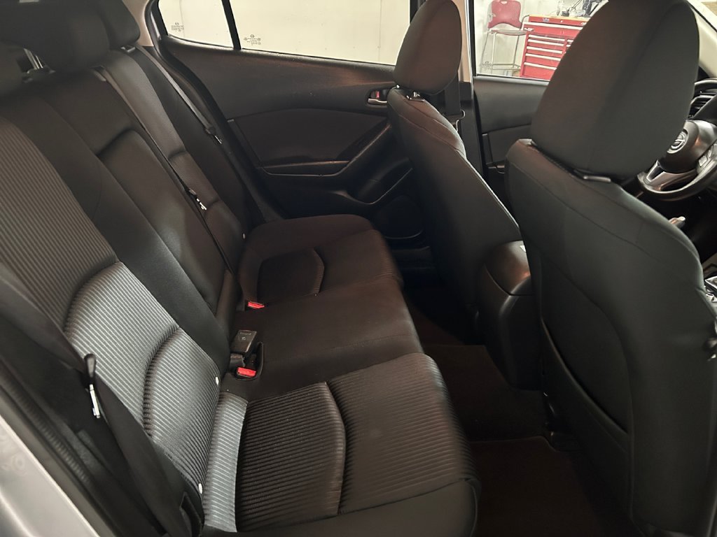 Used 2016 Silver Mazda i Sport image 17