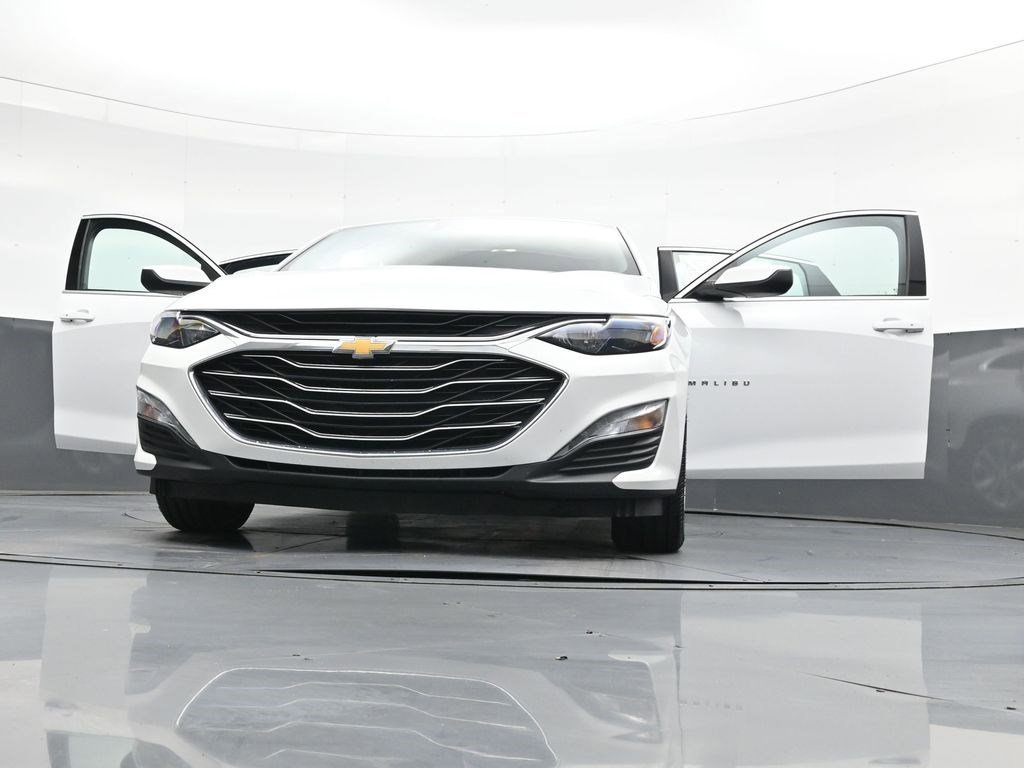 Used 2024 Summit White Chevrolet LT image 41