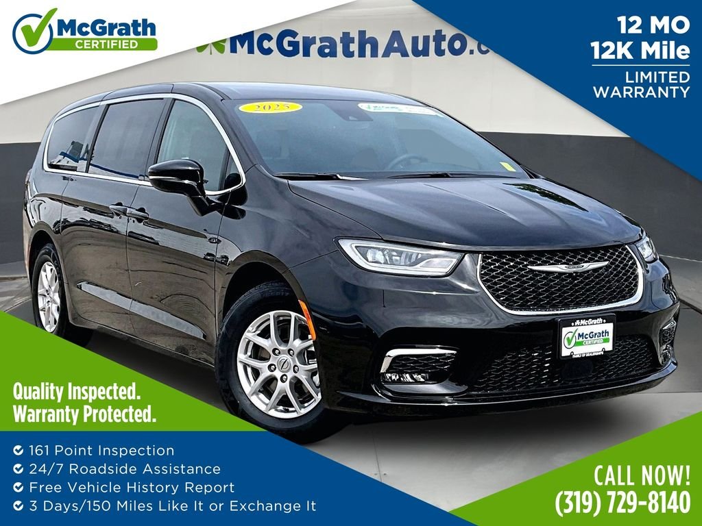 2025 Chrysler Pacifica Select's photo
