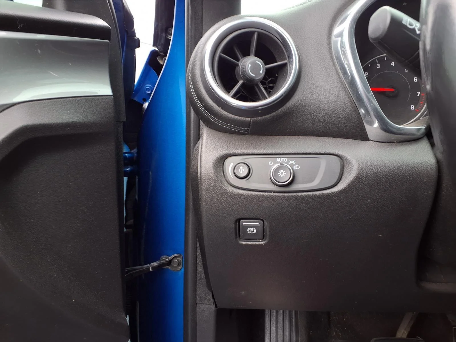 Used 2019 Kinetic Blue Metallic Chevrolet  image 14