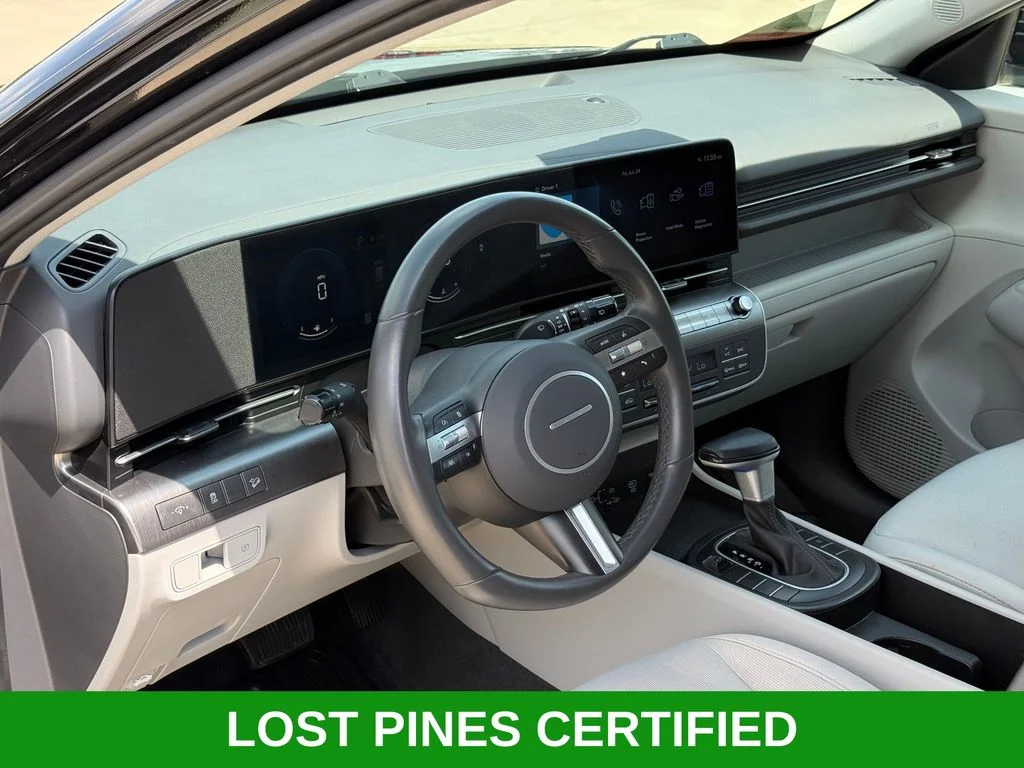 Used 2025 Black Hyundai SEL image 9