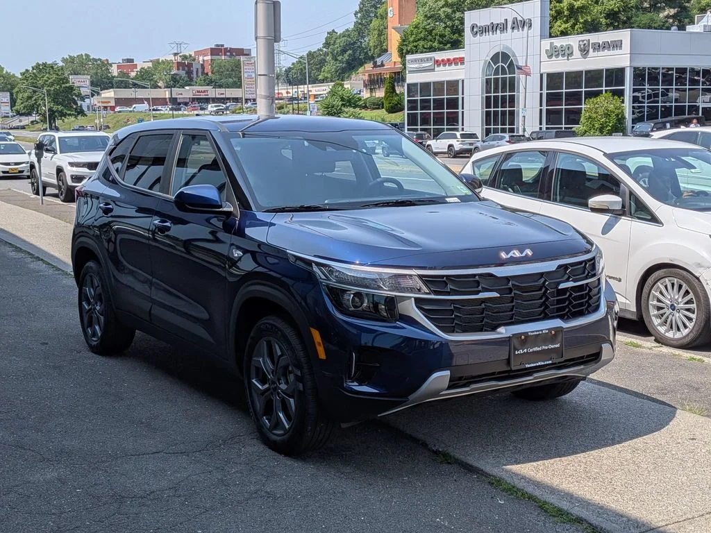 Used 2025 Blue Kia LX image 4