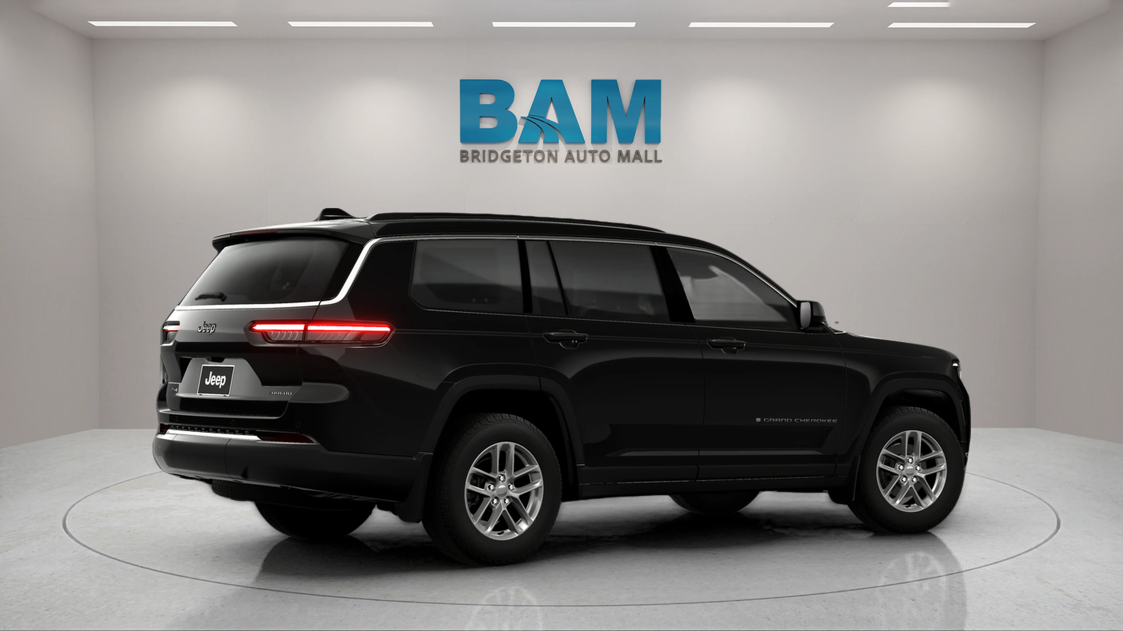 New 2026 Diamond Black Crystal Pearlcoat Jeep Laredo X image 5