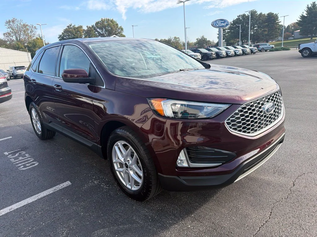 Used 2023 Burgundy Velvet Metallic Tinted Clearcoat Ford SEL image 7