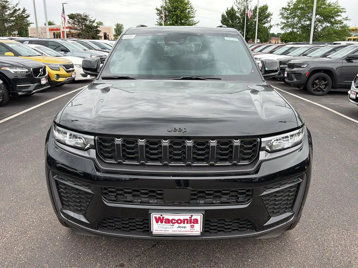 New 2026 Diamond Black Crystal Pearlcoat Jeep Laredo Altitude image 3
