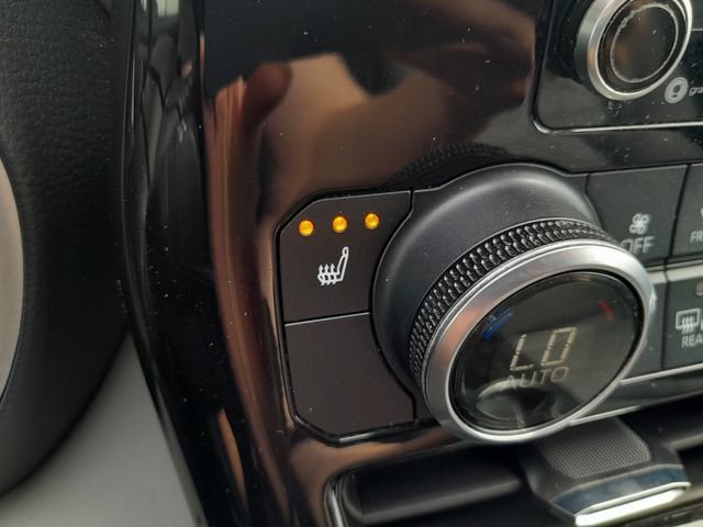 Used 2021  Toyota XLE image 23