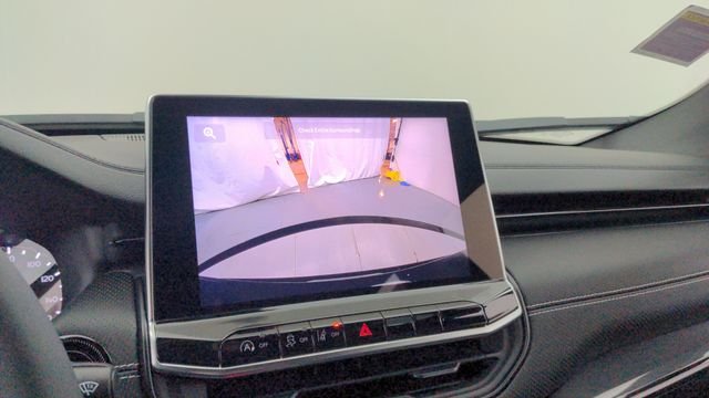 Used 2022 Black Jeep Latitude image 25