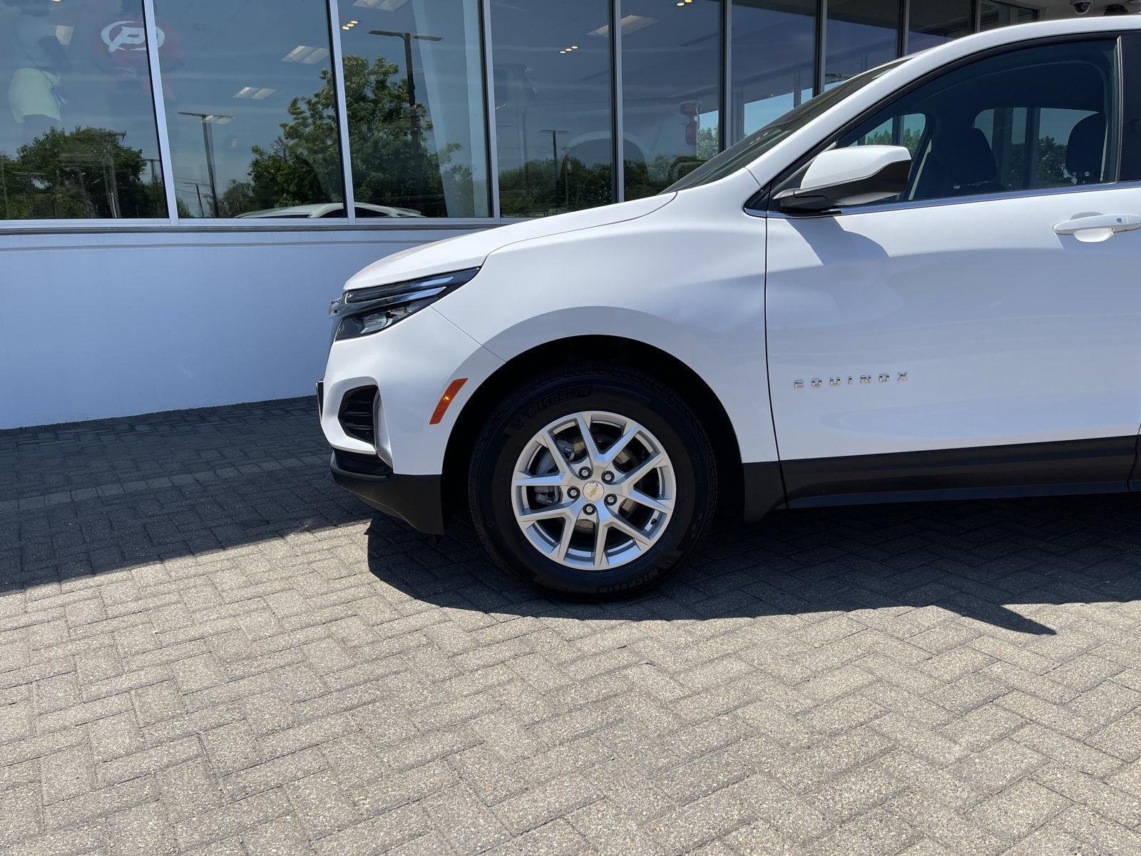 Used 2024 Summit White Chevrolet LT image 9
