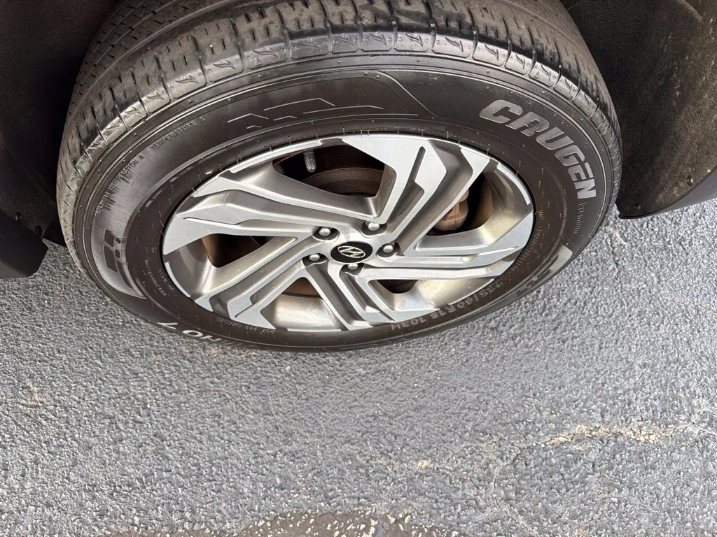Used 2023 Black Hyundai SEL image 11