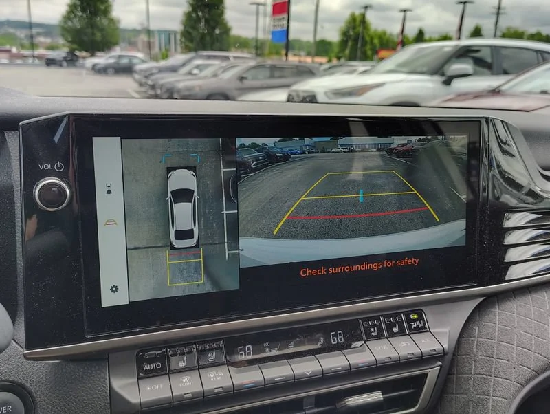 Used 2025 Off-white Toyota XLE image 17