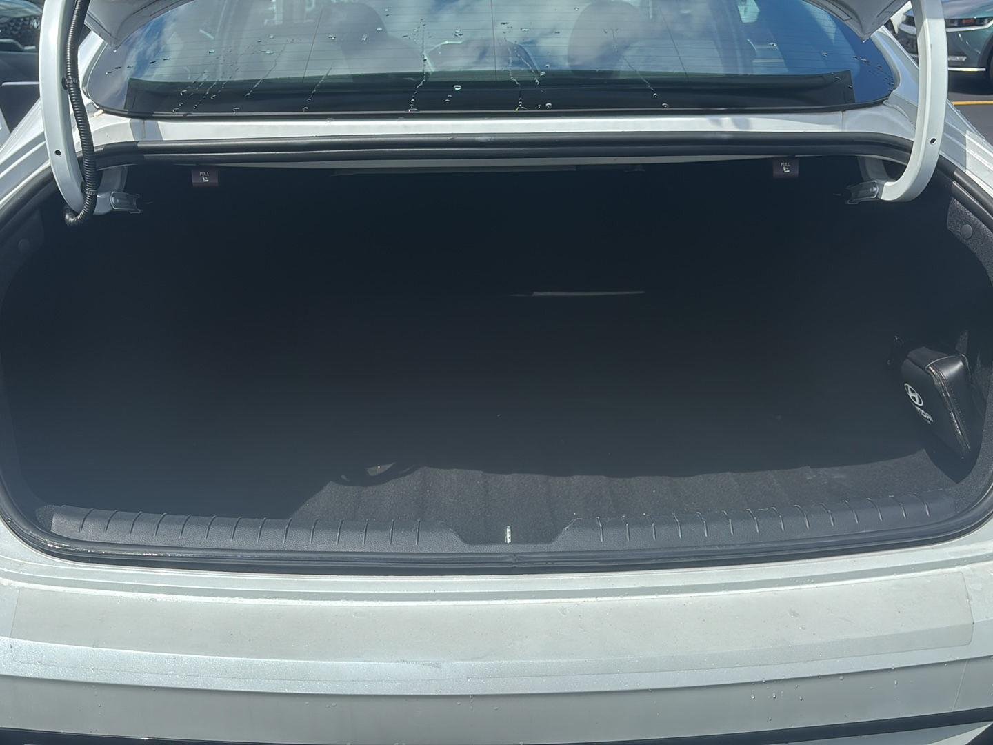 Used 2021 Quartz White Hyundai SEL image 19