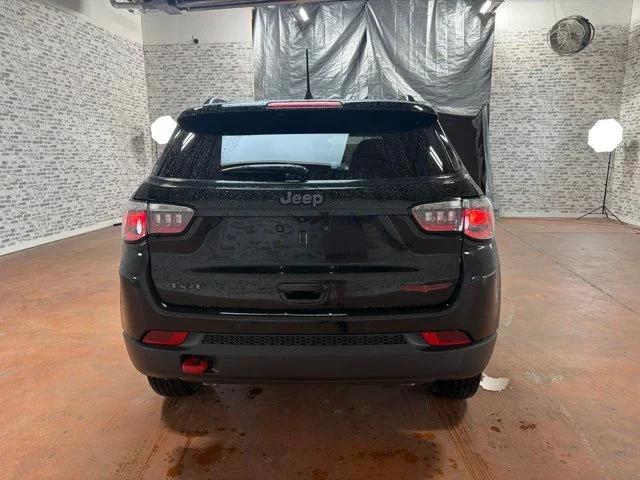 Used 2024 Diamond Black Crystal Pearlcoat Jeep Trailhawk image 6