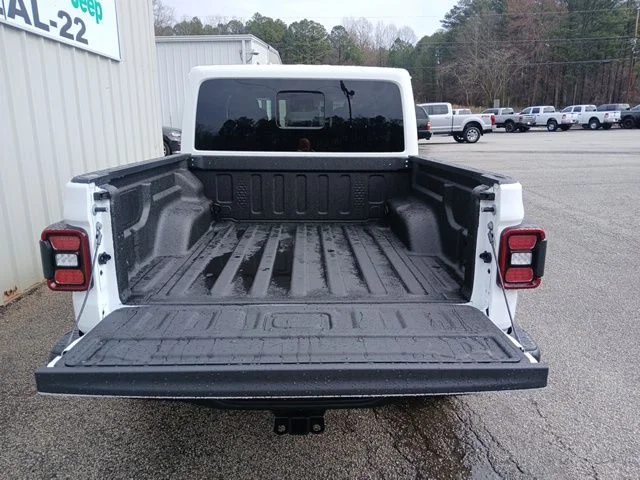 New 2026 Bright White Clear-Coat Exterior Paint Jeep Mojave X image 5