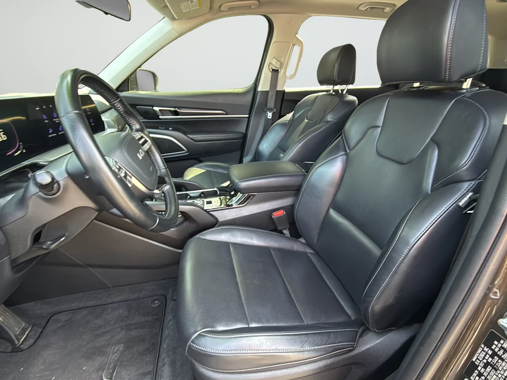 Certified Used 2025 Green Kia S image 10
