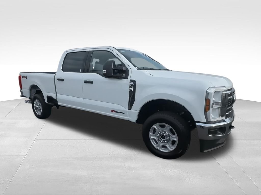 New 2026 Oxford White Ford F-250® XLT image 2