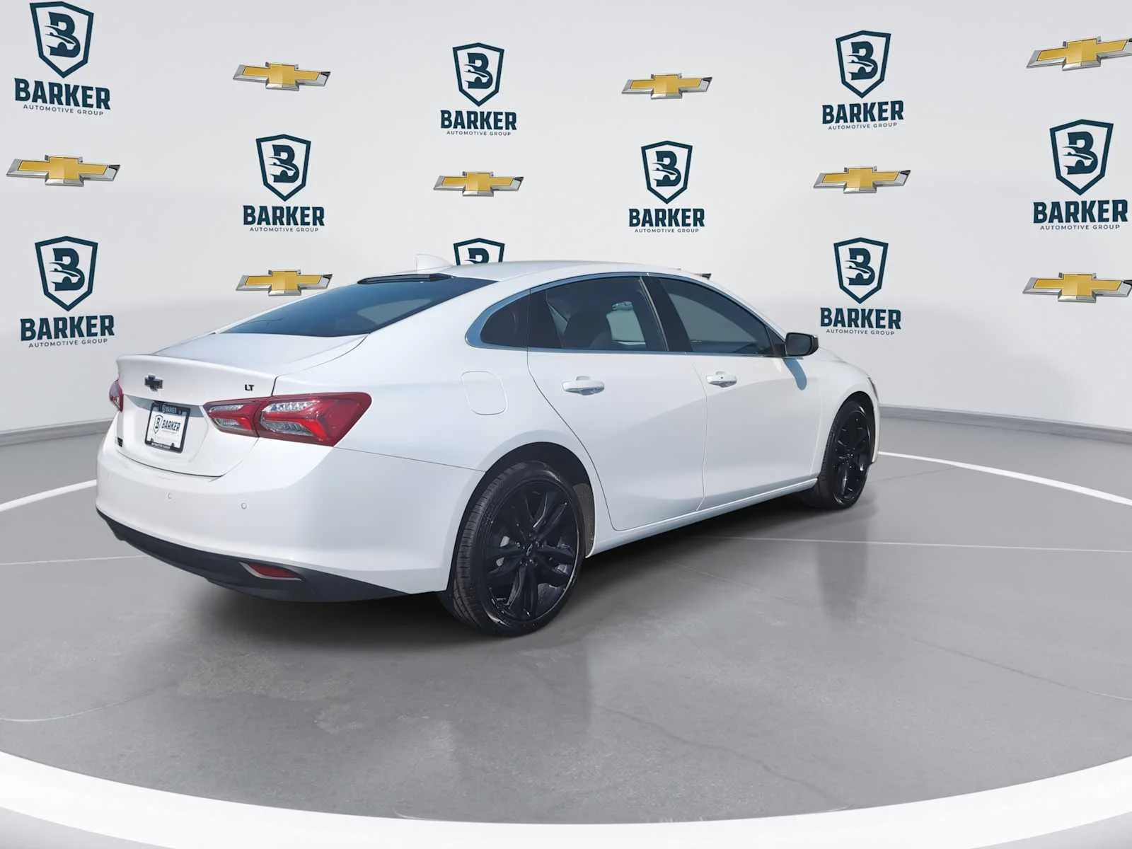 Used 2024 Summit White Chevrolet 1LT image 8