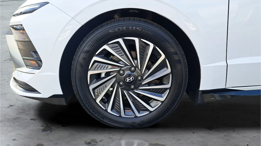 Used 2026 White Hyundai SEL image 28