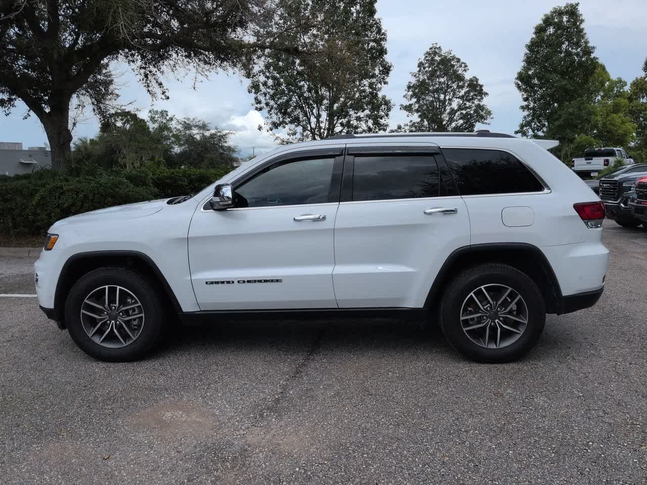 Used 2021 Bright White Clearcoat Jeep Limited image 3