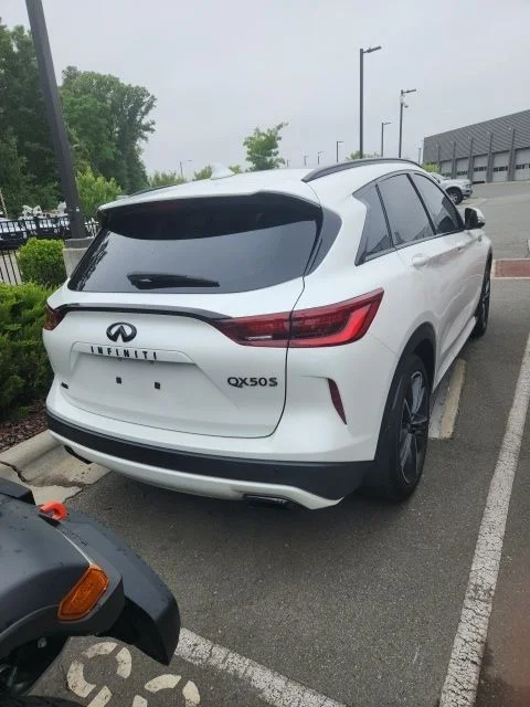Used 2025 White INFINITI SPORT image 3