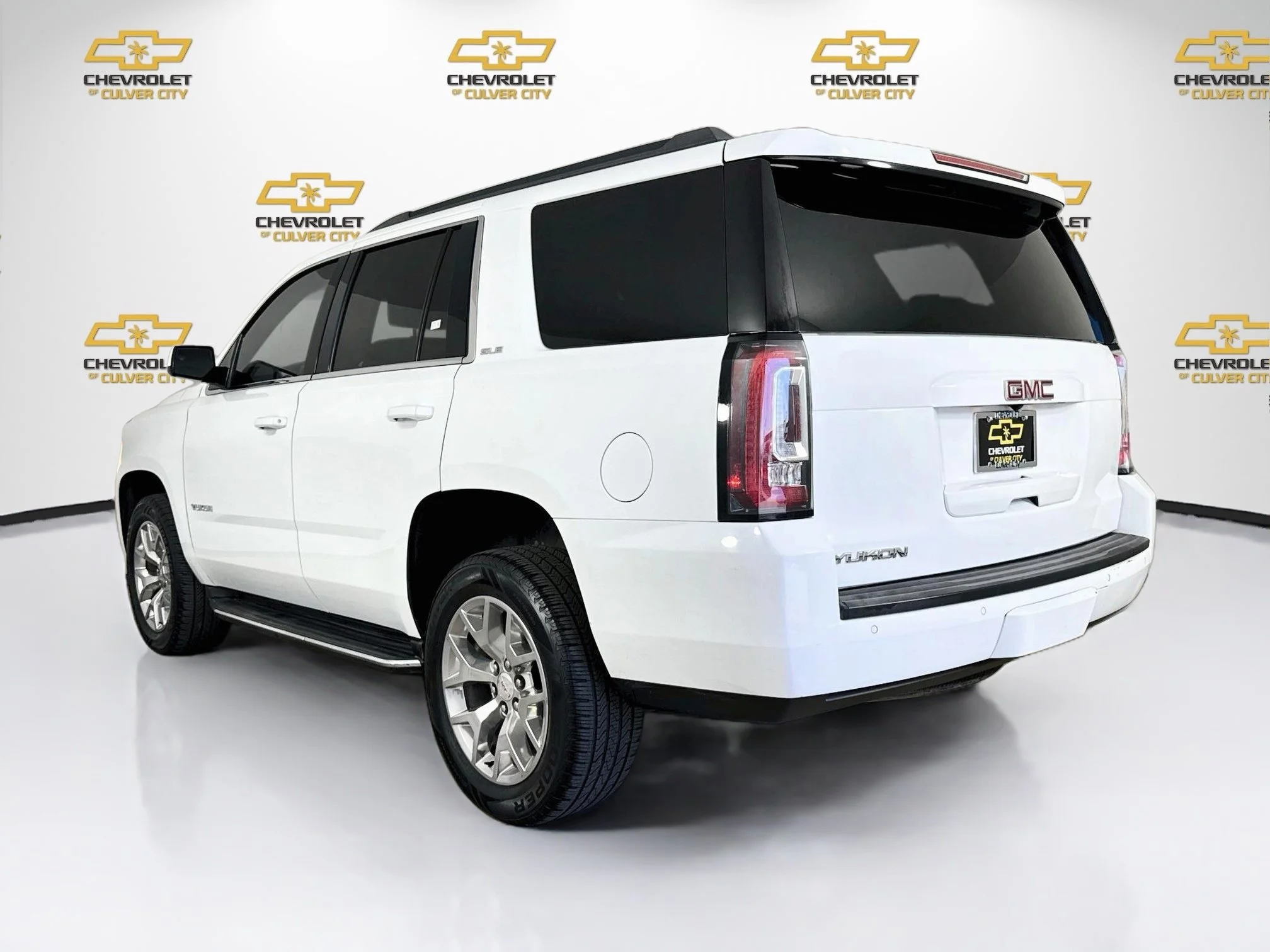 Used 2019 SUMMIT WHITE GMC SLE image 6
