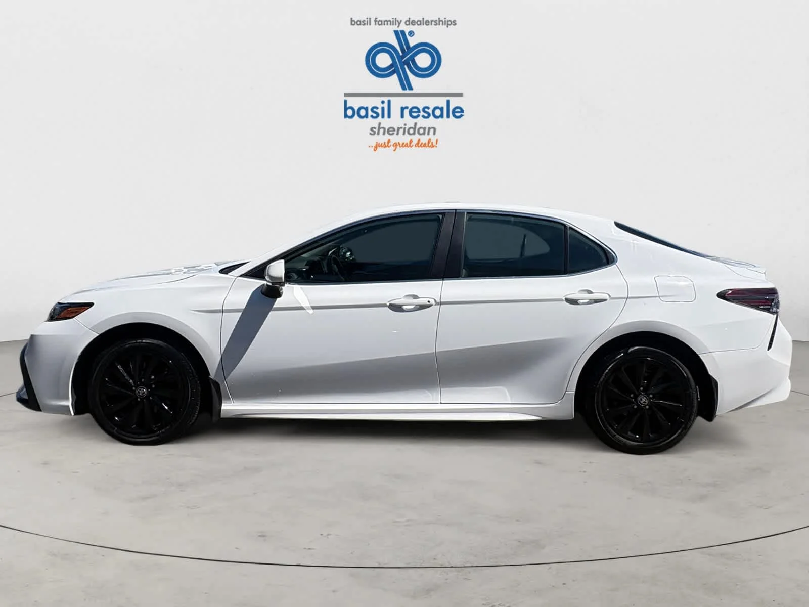 Used 2024 Ice Cap Toyota SE image 3