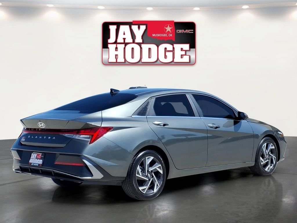 Used 2024 Gray Hyundai SEL image 6