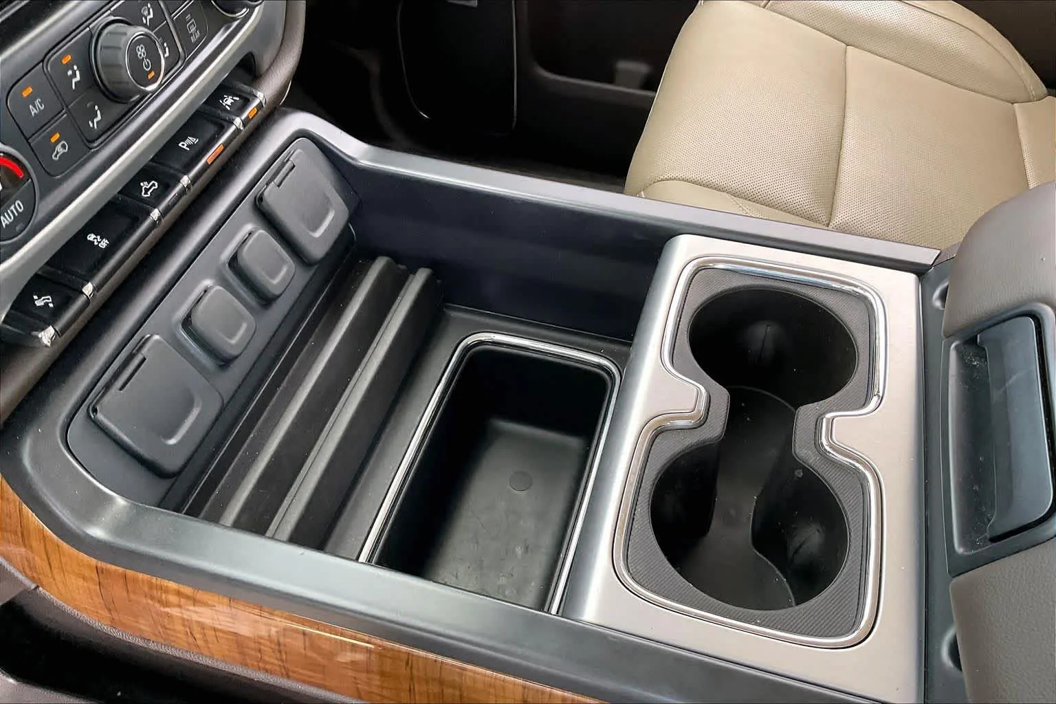 Used 2018 White Frost Tricoat GMC SLT image 15