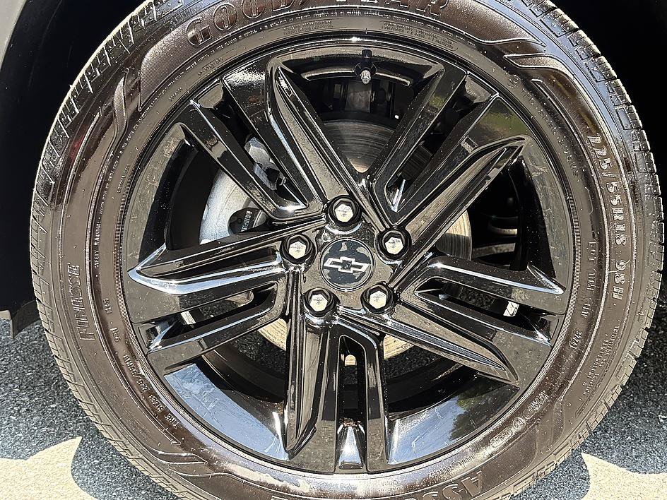 Used 2025 Mosaic Black Metallic Chevrolet ACTIV image 8