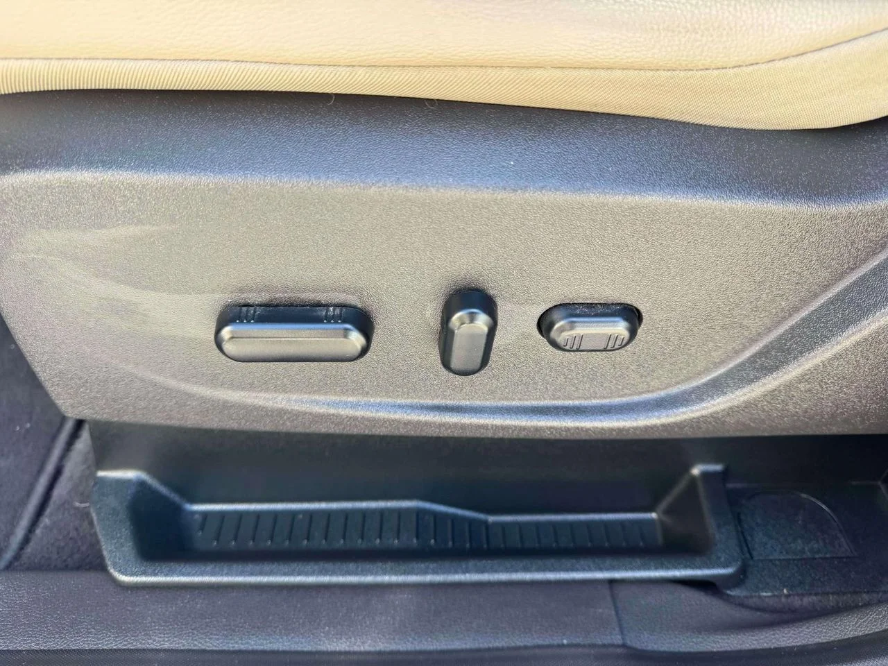 Used 2019 White Platinum Clearcoat Metallic Ford Titanium image 19