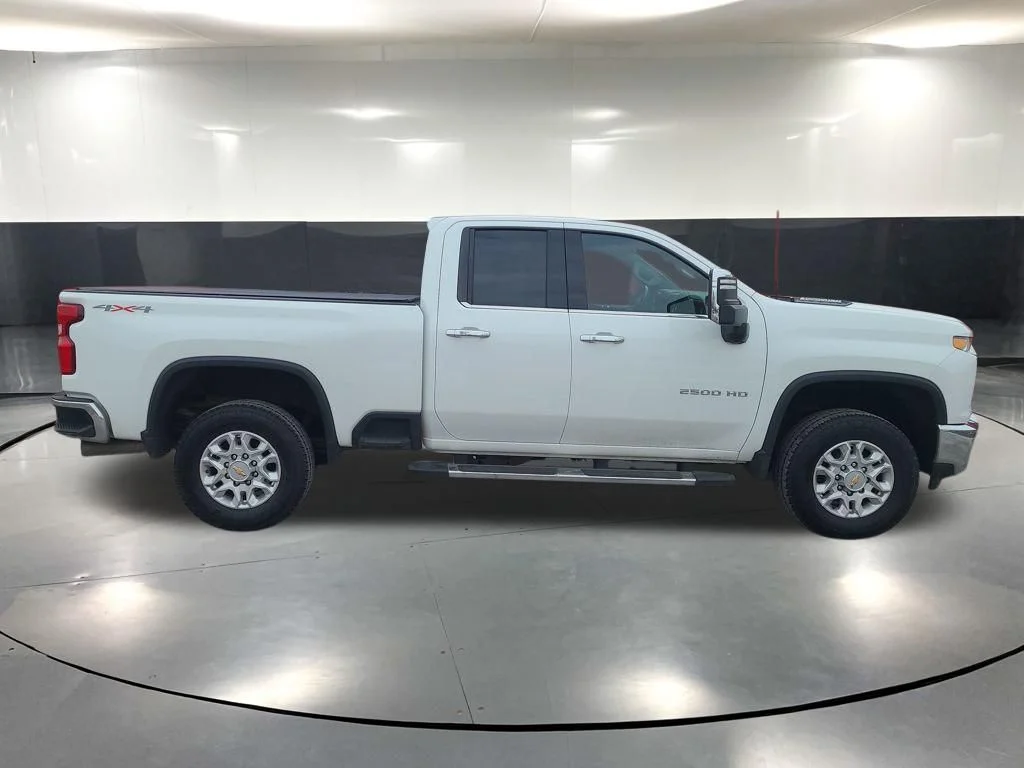 Used 2022 White Chevrolet LTZ image 4
