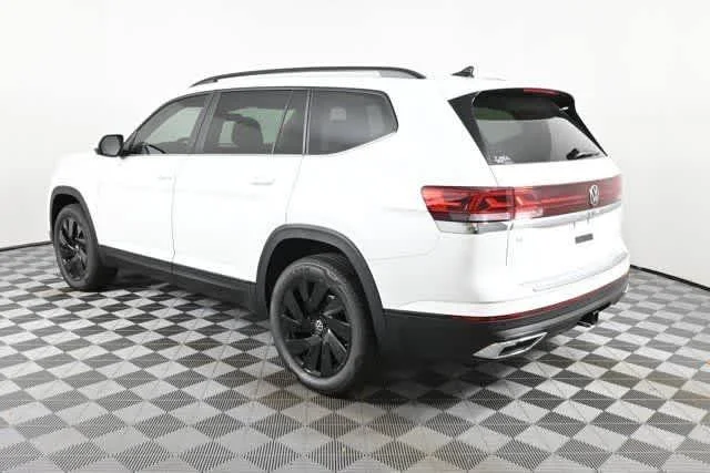 New 2026 Opal White Pearl Volkswagen 2.0T SE w/Technology image 3