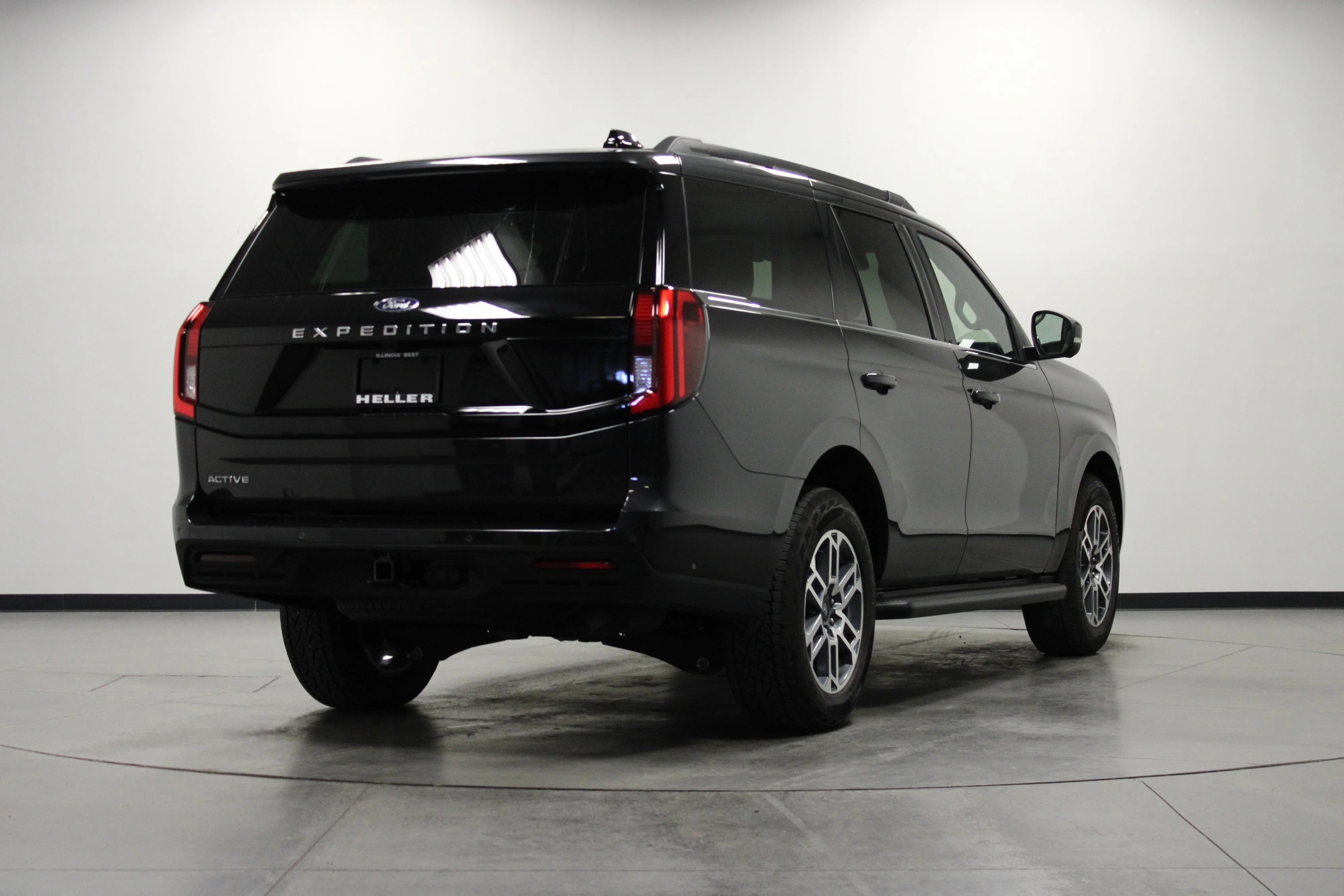 Used 2025 Gray Metallic Ford Active image 4