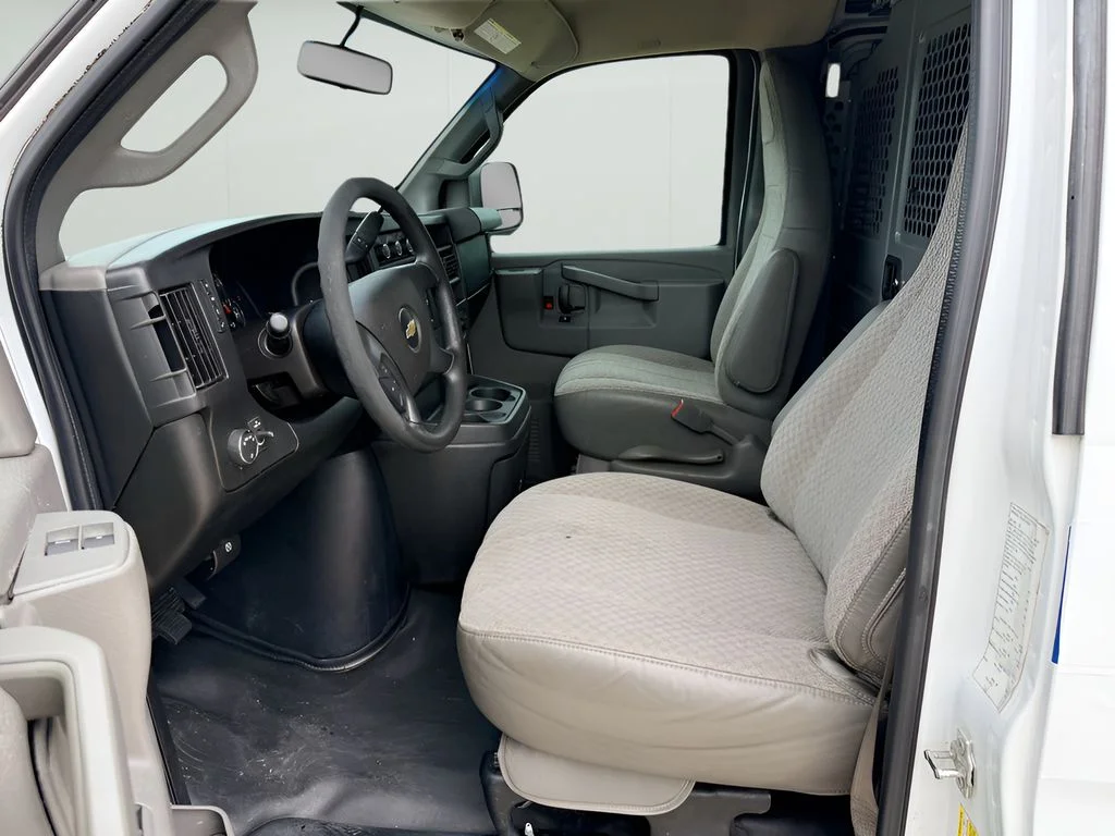 Used 2016 Summit White Chevrolet Work Van image 29