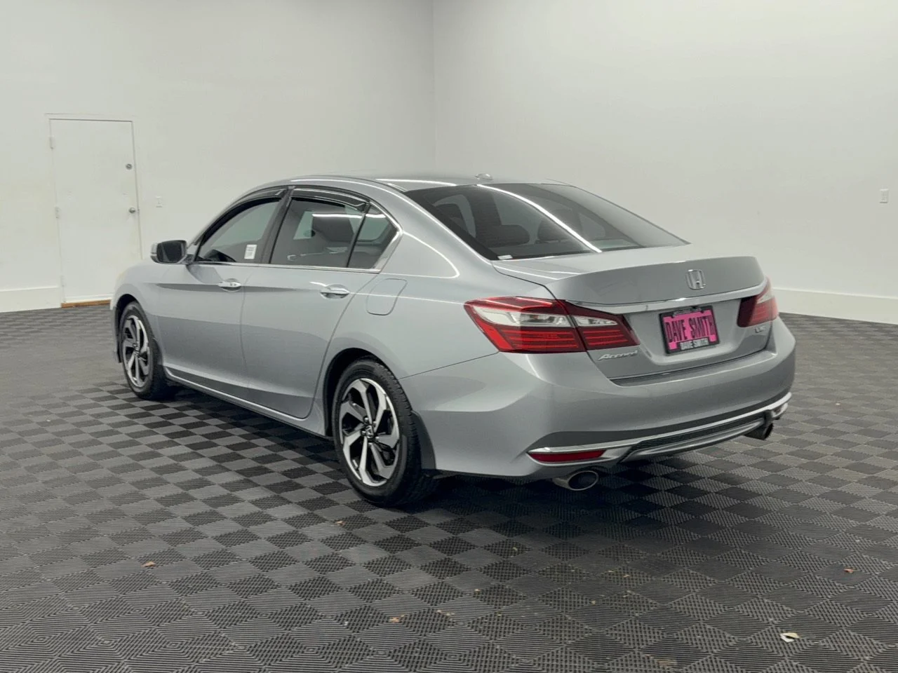 Used 2016 Lunar Silver Metallic Honda EX-L image 3