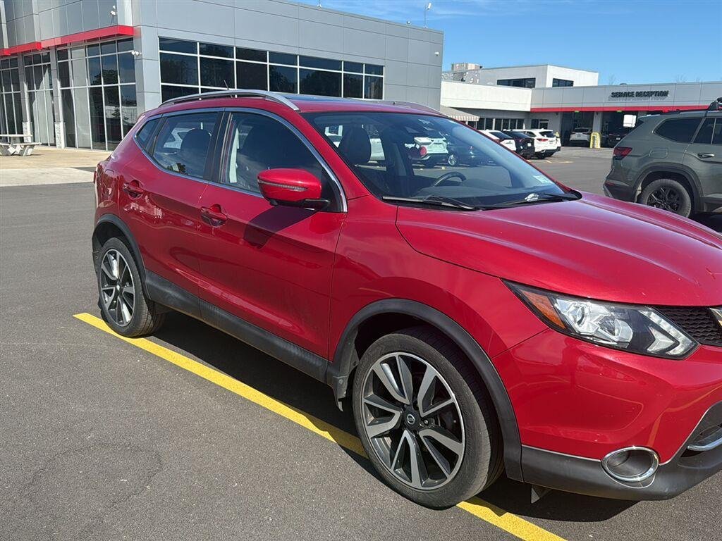 Used 2017 Palatial Ruby Nissan SL image 2