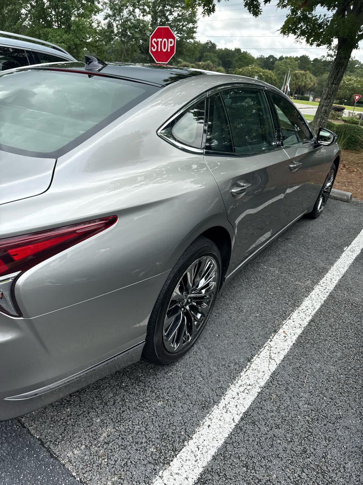Used 2018 Atomic Silver Lexus  image 9