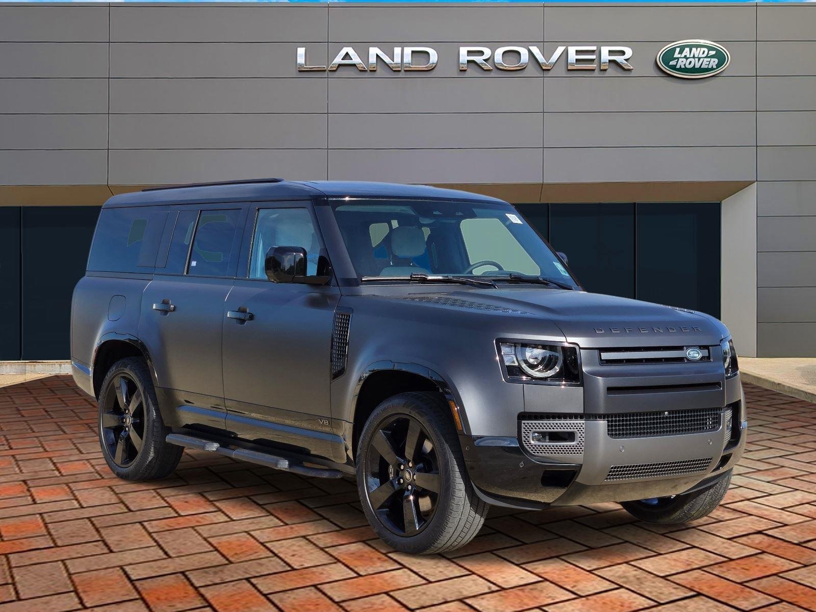 Used 2025 Carpathian Grey Premium Metallic Land Rover V8 image 3