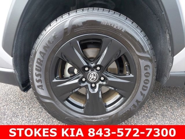 Used 2021 Silver Toyota XLE image 10