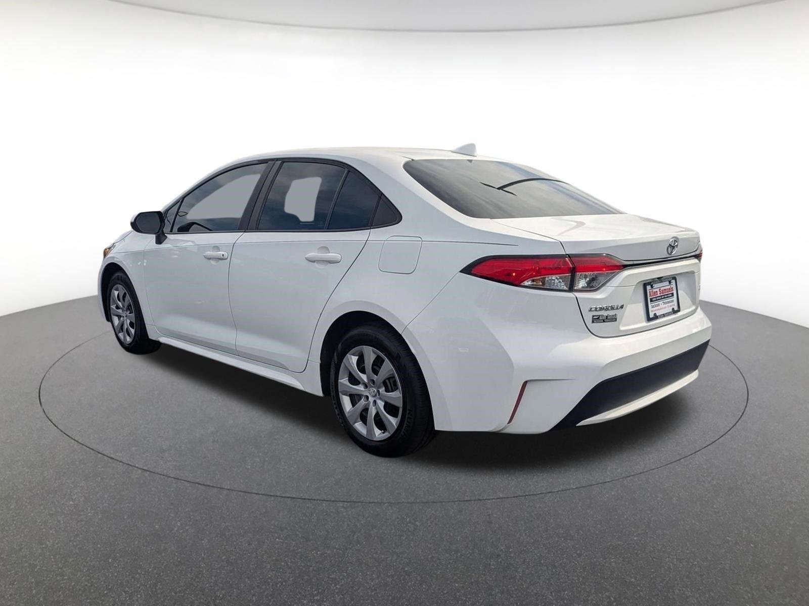 Used 2022 White Toyota LE image 6