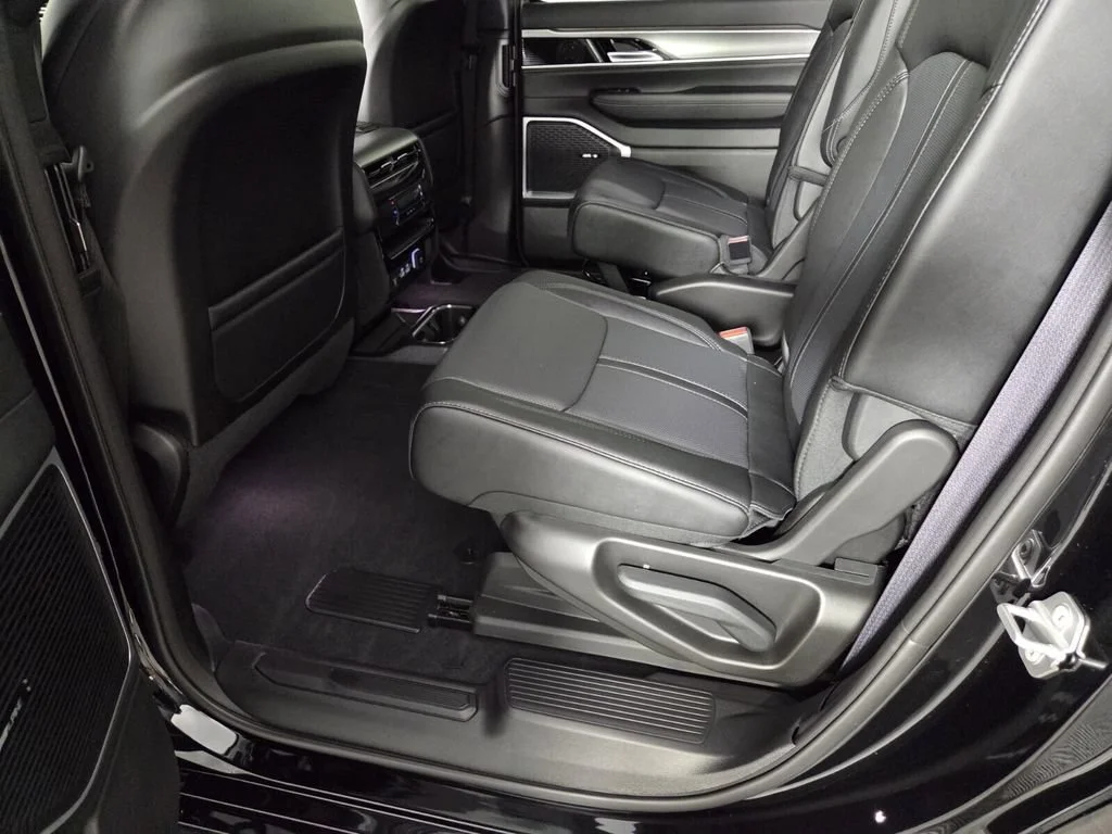 New 2026 High Gloss Black Exterior Paint Jeep Limited Altitude image 22