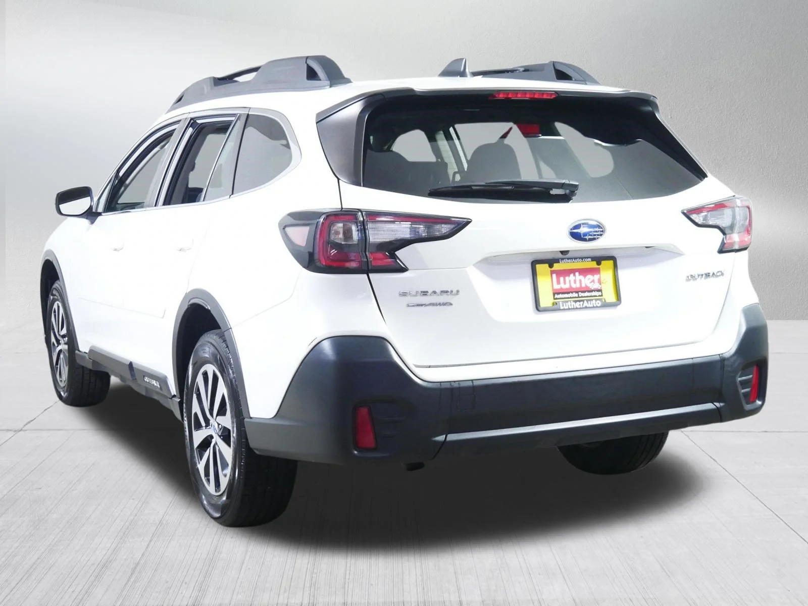 Used 2022 Crystal White Pearl Subaru Premium image 5