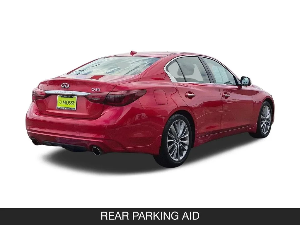 Used 2023 Red INFINITI LUXE image 9
